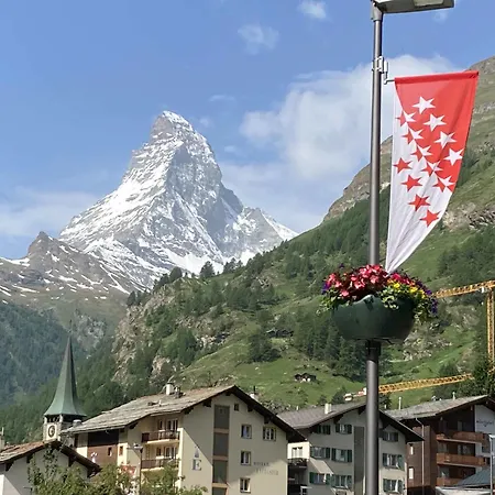 With Terrace & Matterhorn View Appartement *