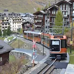 With Terrace & Matterhorn View 采尔马特